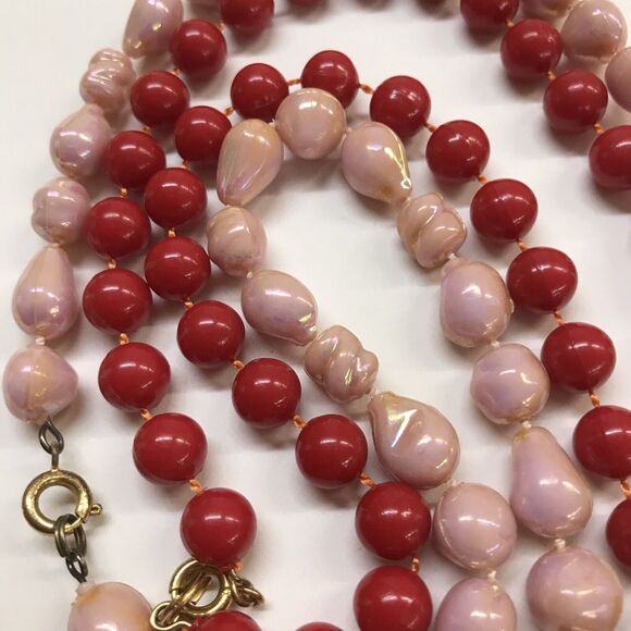 Vintage Set of 2 19" Strand String Necklace Pink Shell Look and Red - Picture 8 of 8
